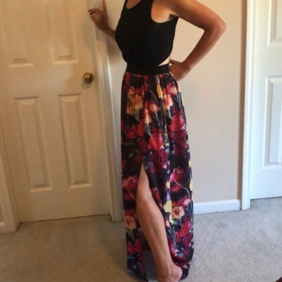 ✨🌸 Felicity & Coco Floral Maxi Dress Lower Back Cut Out and Side Split🌸 - Picture 7 of 16